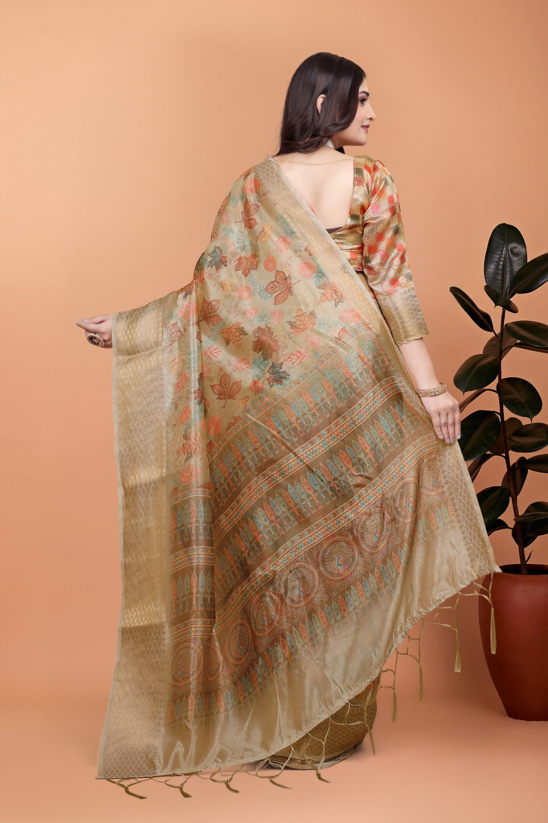 golden beige soft silk saree with autumn leaf print & traditional pallu (gg-518 )