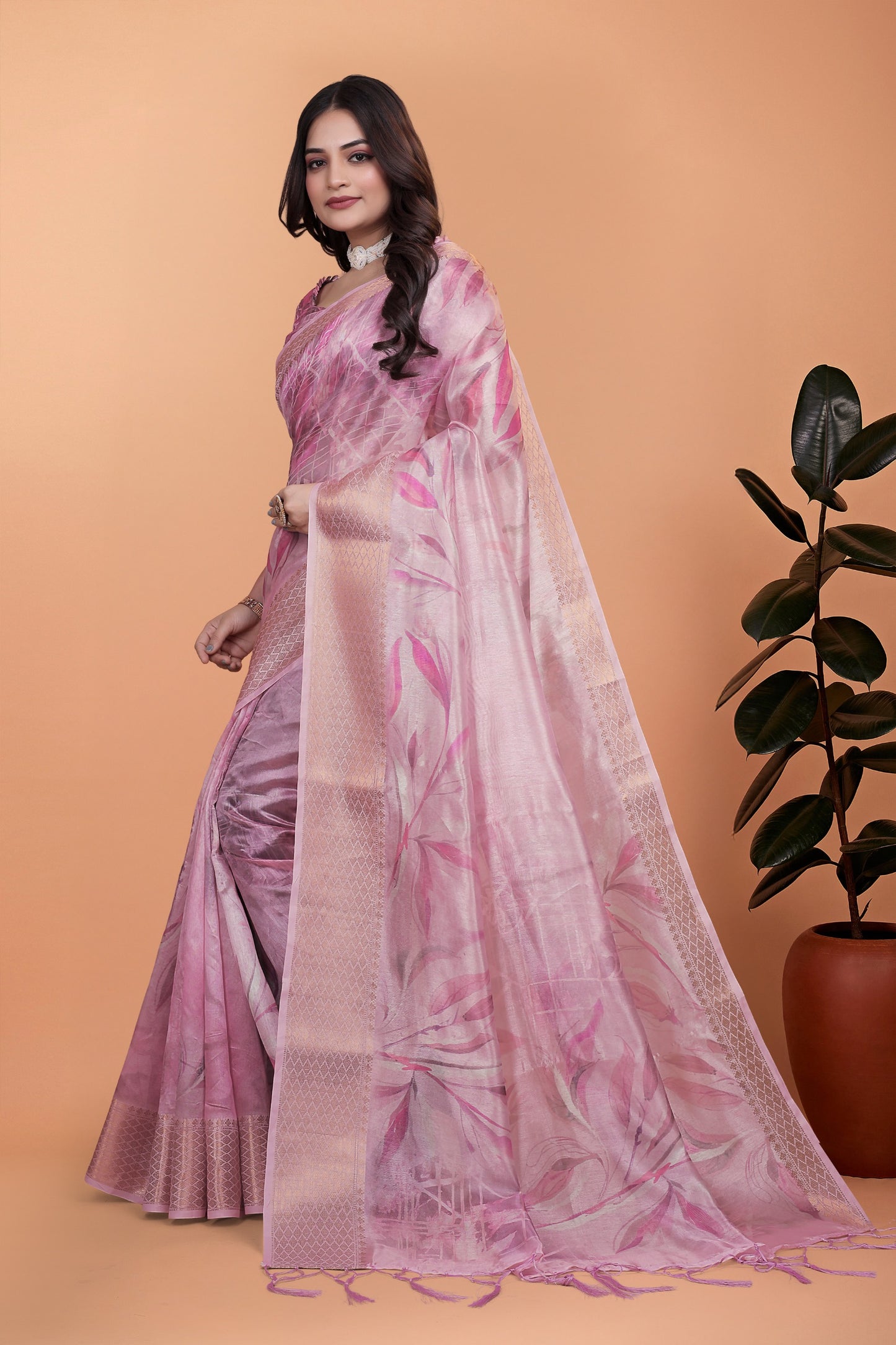 soft pink silk saree with elegant leaf pattern ( gg-519 )