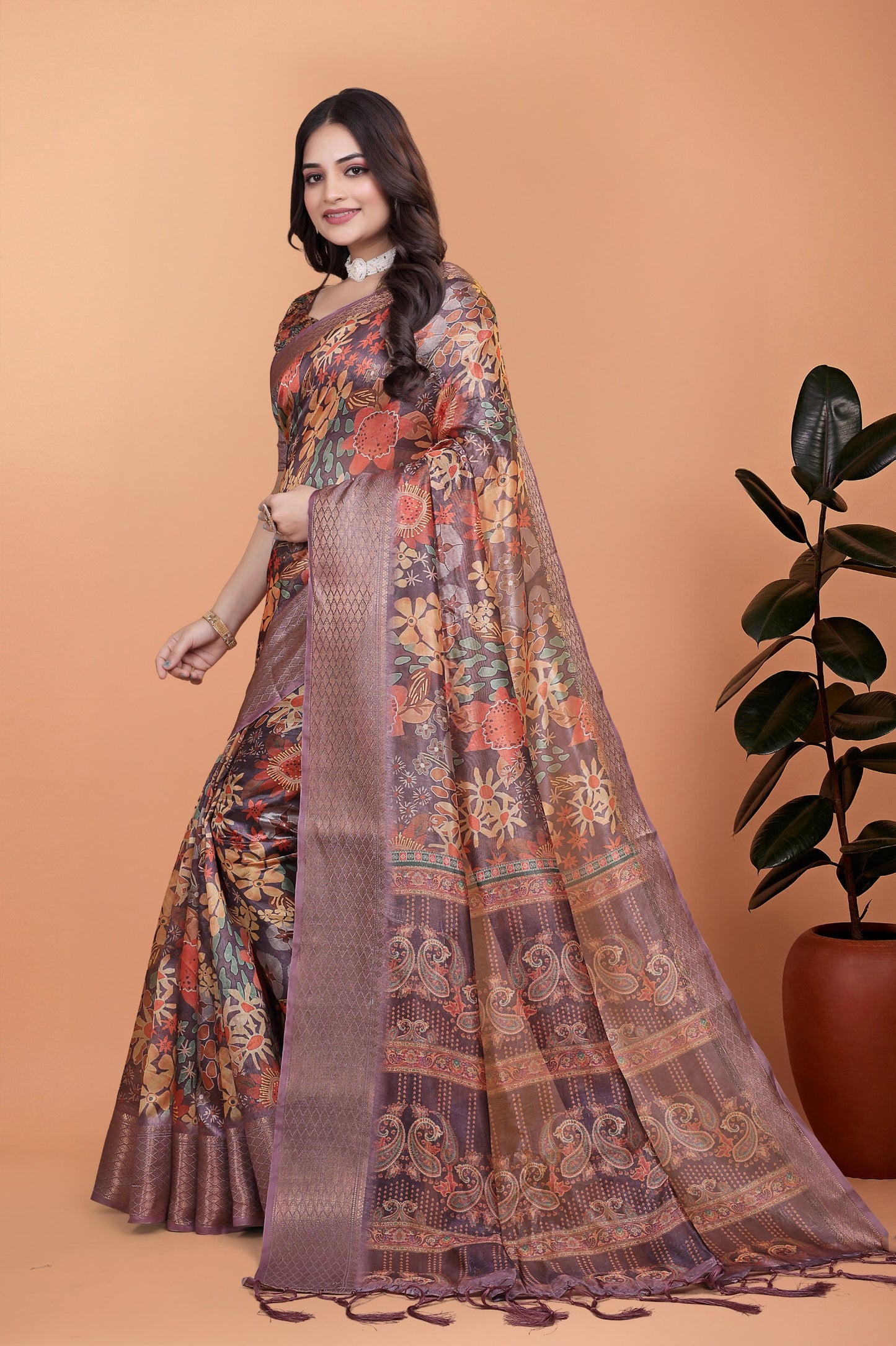 lavender soft silk saree with copper zari border & floral pallu ( gg-512 )