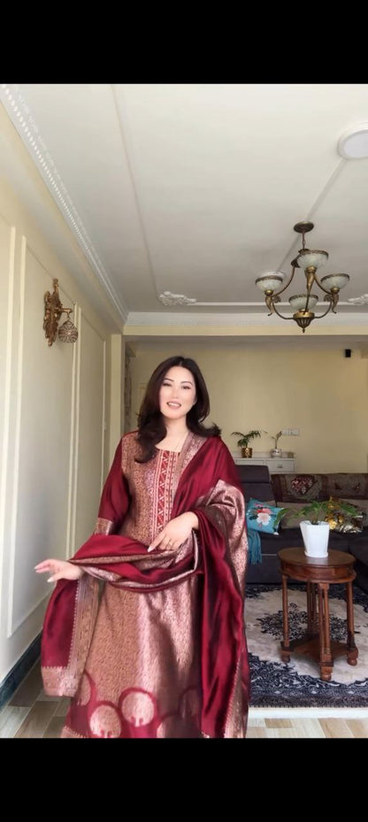 Beautiful Suit Sets in pure Banarasi Suit Set Top pent with duppta with jcard wiving