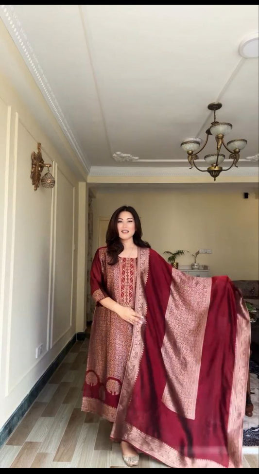 Beautiful Suit Sets in pure Banarasi Suit Set Top pent with duppta with jcard wiving