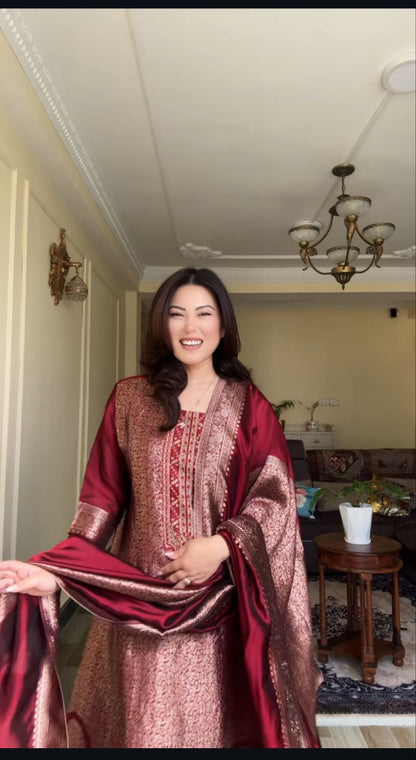 Beautiful Suit Sets in pure Banarasi Suit Set Top pent with duppta with jcard wiving