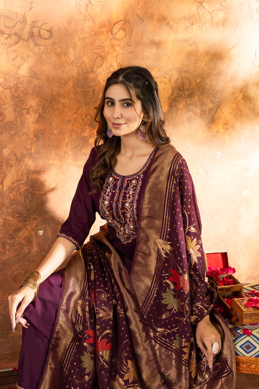 Elegant Festive Kurti Set with Embroidered Neckline & Silk Dupatta