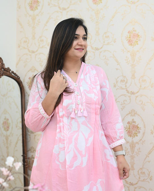 Elegant Baby Pink Floral Kurti Set – Soft Cotton Comfort