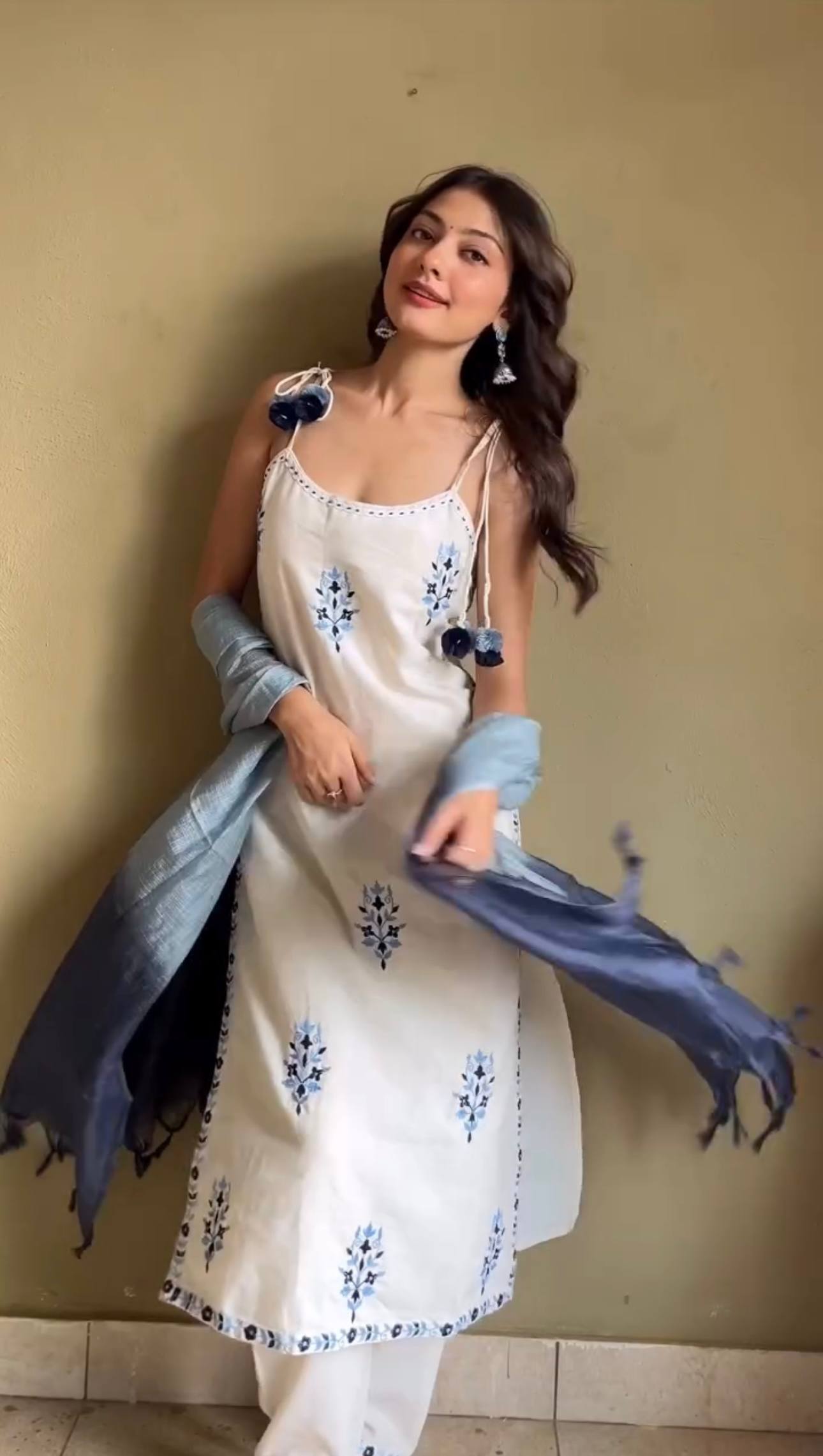 đěsigner traditional & fashtivel & office wear look pur kora khadi cotton spaghetti top & pant with dupatta set