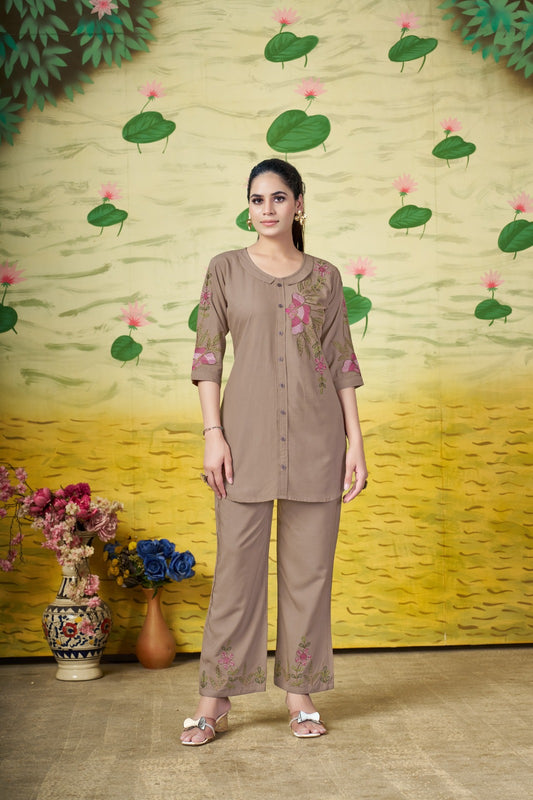 👗 Stylish Mauve Co-Ords Set with Vibrant Geometric Embroidery👗 👗