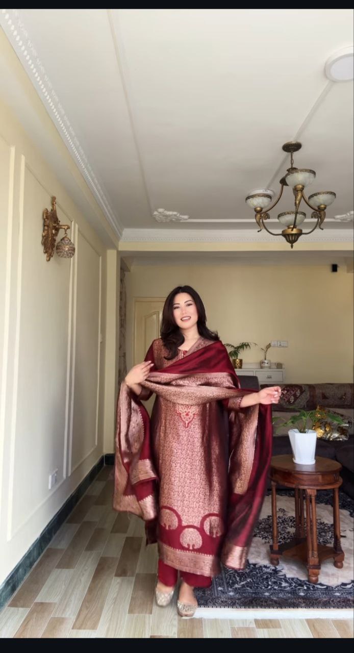 beautiful suit sets in pure banarasi suit set top pent with duppta with jcard wiving