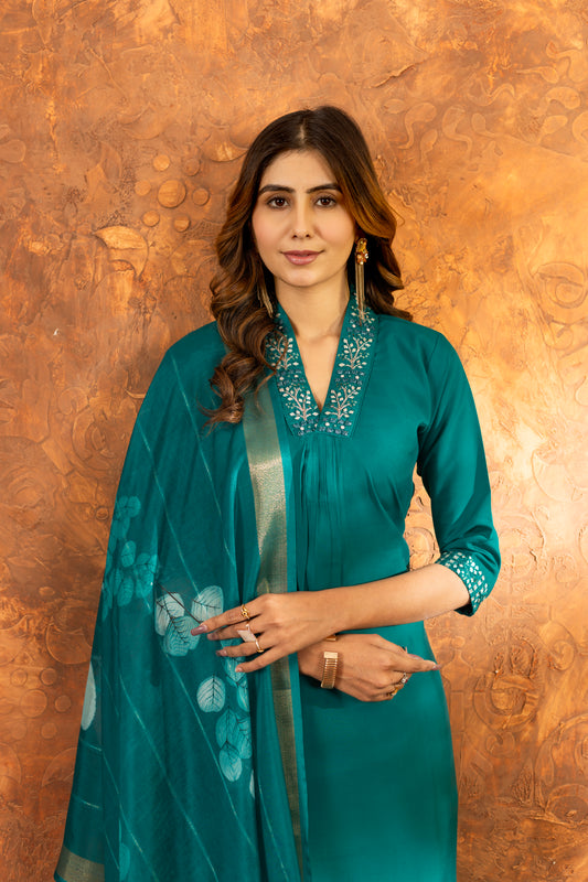 Elegant Rama Green Kurti Set with Floral Dupatta – Perfect for Every Occasion