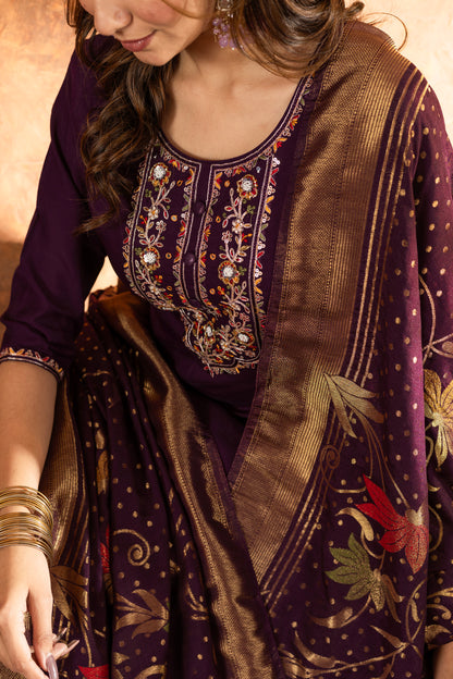 Elegant Festive Kurti Set with Embroidered Neckline & Silk Dupatta