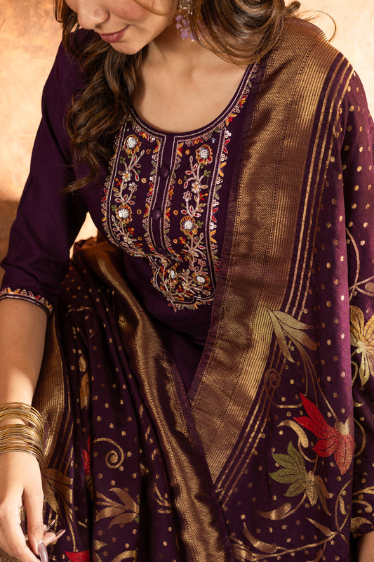 Elegant Festive Kurti Set with Embroidered Neckline & Silk Dupatta