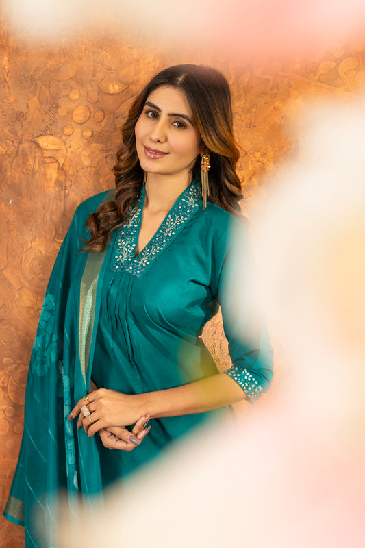 Elegant Rama Green Kurti Set with Floral Dupatta – Perfect for Every Occasion