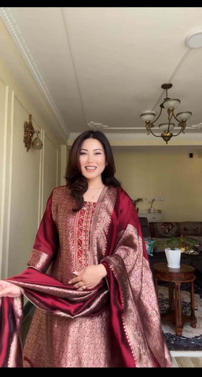 beautiful suit sets in pure banarasi suit set top pent with duppta with jcard wiving