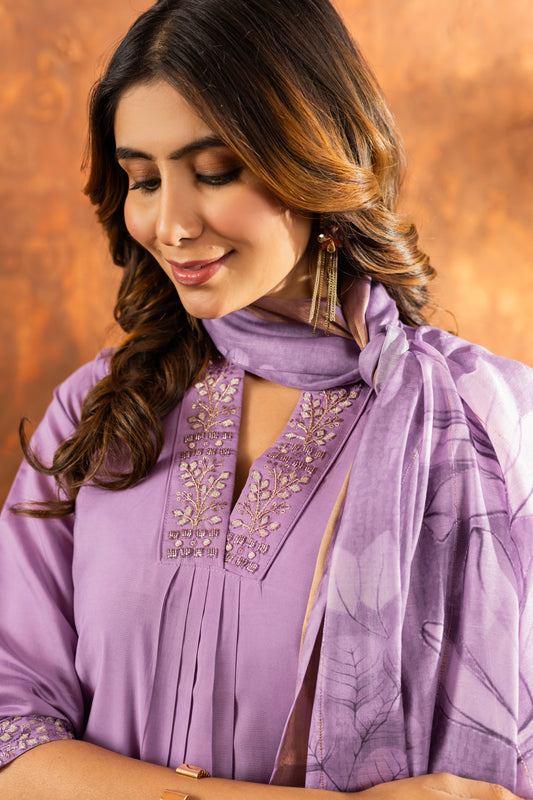 Elegant Lovender Kurti Set with Floral Dupatta – Perfect for Every Occasion
