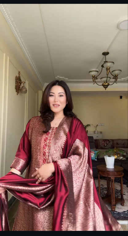 Beautiful Suit Sets in pure Banarasi Suit Set Top pent with duppta with jcard wiving