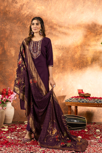 Elegant Festive Kurti Set with Embroidered Neckline & Silk Dupatta