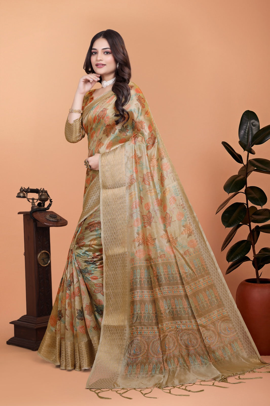 golden beige soft silk saree with autumn leaf print & traditional pallu (gg-518 )