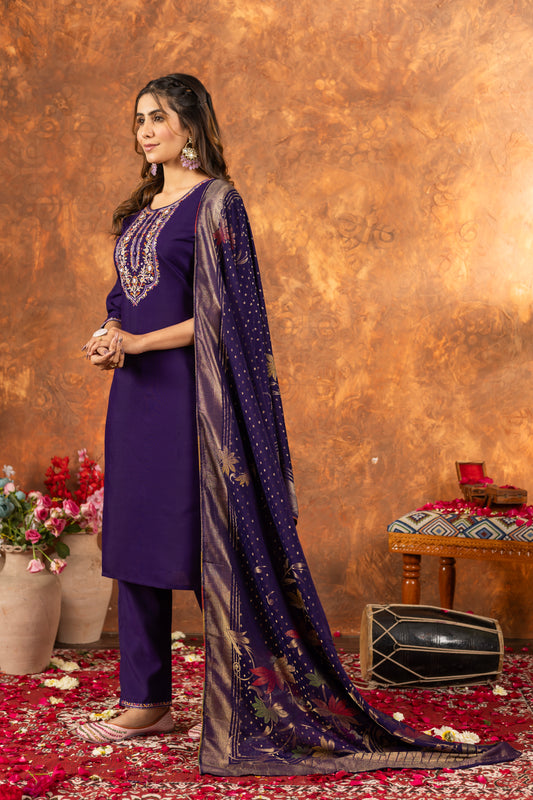Elegant Festive Kurti Set with Embroidered Neckline & Silk Dupatta