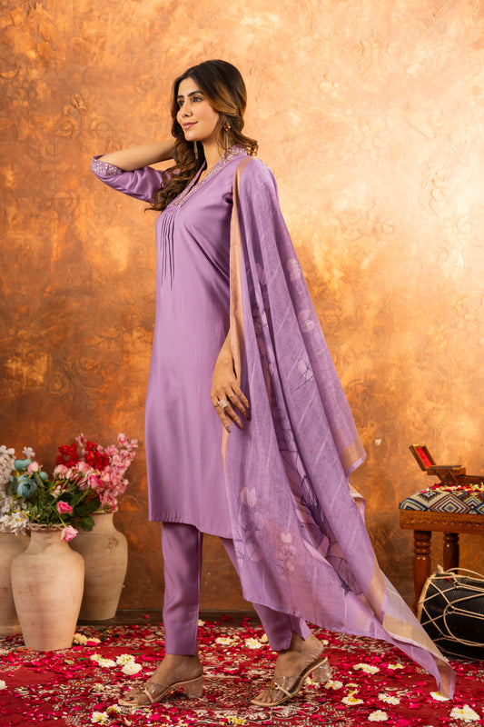 Elegant Lovender Kurti Set with Floral Dupatta – Perfect for Every Occasion