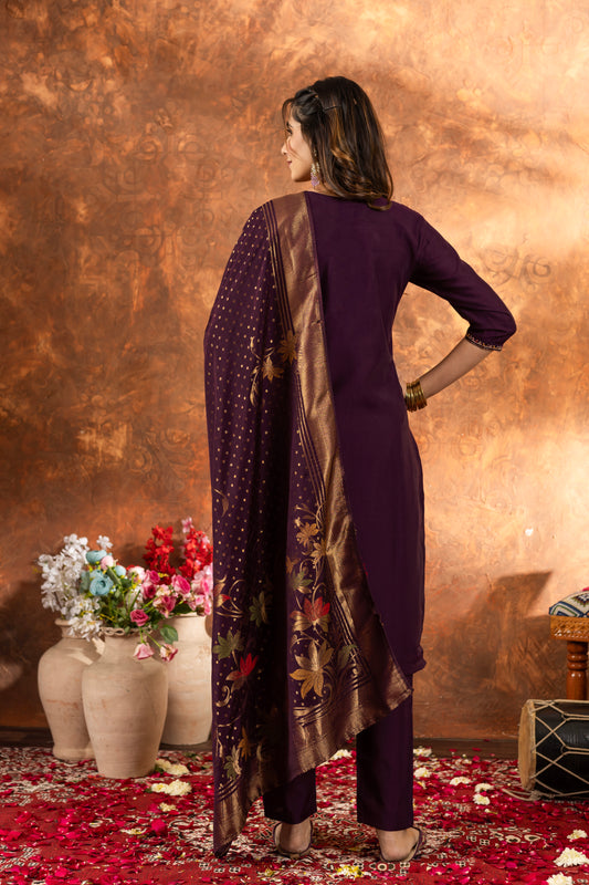 Elegant Festive Kurti Set with Embroidered Neckline & Silk Dupatta