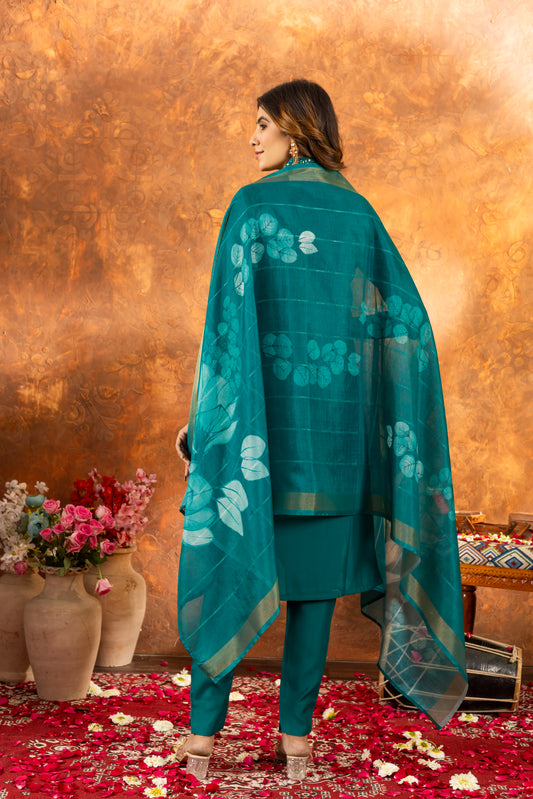 Elegant Rama Green Kurti Set with Floral Dupatta – Perfect for Every Occasion