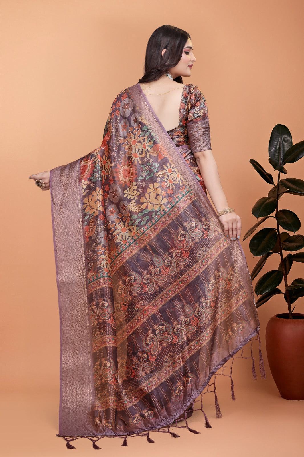 lavender soft silk saree with copper zari border & floral pallu ( gg-512 )
