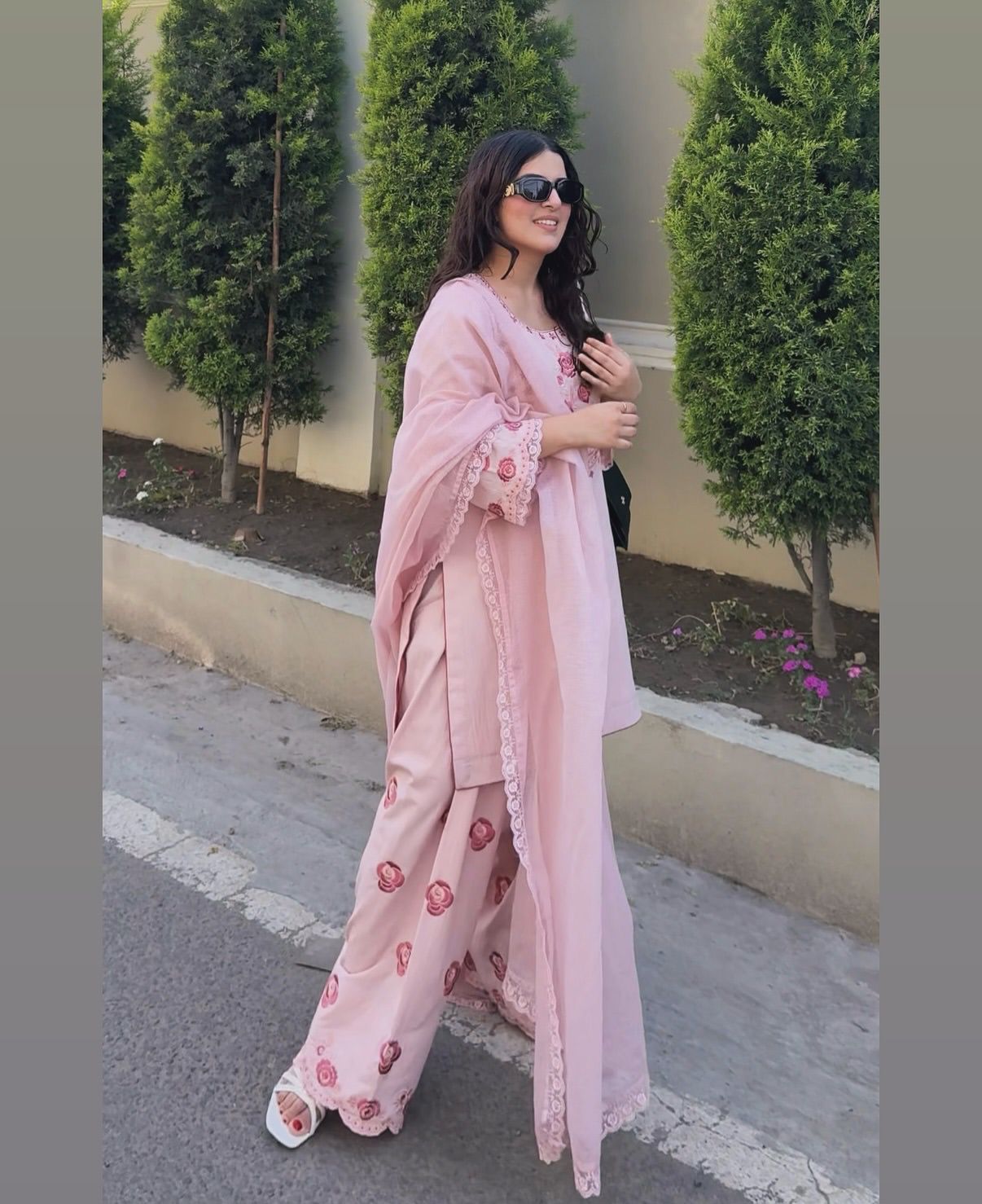 💃 đěsigner party wear look pur natural crepe top & farshi palazzo with dupatta set