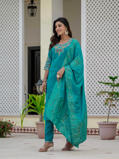 Premium Firozi Kurti with Dupatta – Stylish & Comfortable Look