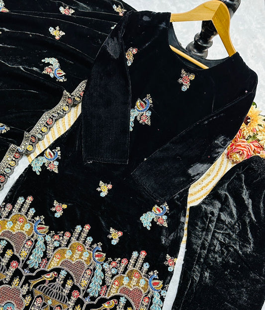 ĐĚSIGNER PARTY WEAR TOP AND  PANT WITH FANCY DUPPATA AND EMBROIDERY WORK