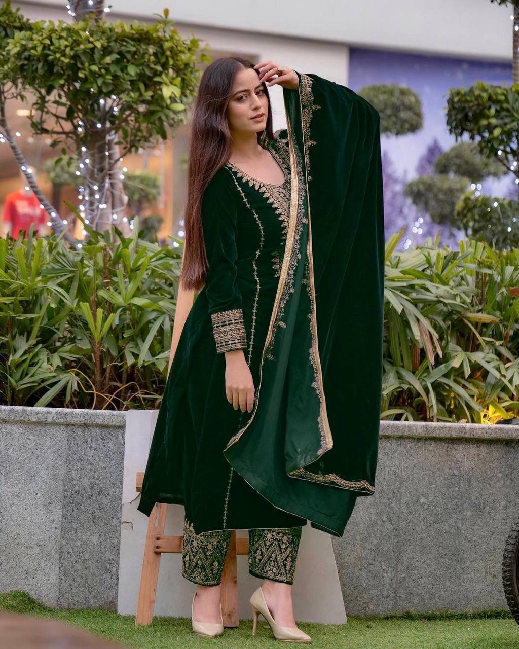 🦋 đěsigner party wear look heavy pure viscose velvet top bottom & dupatta set