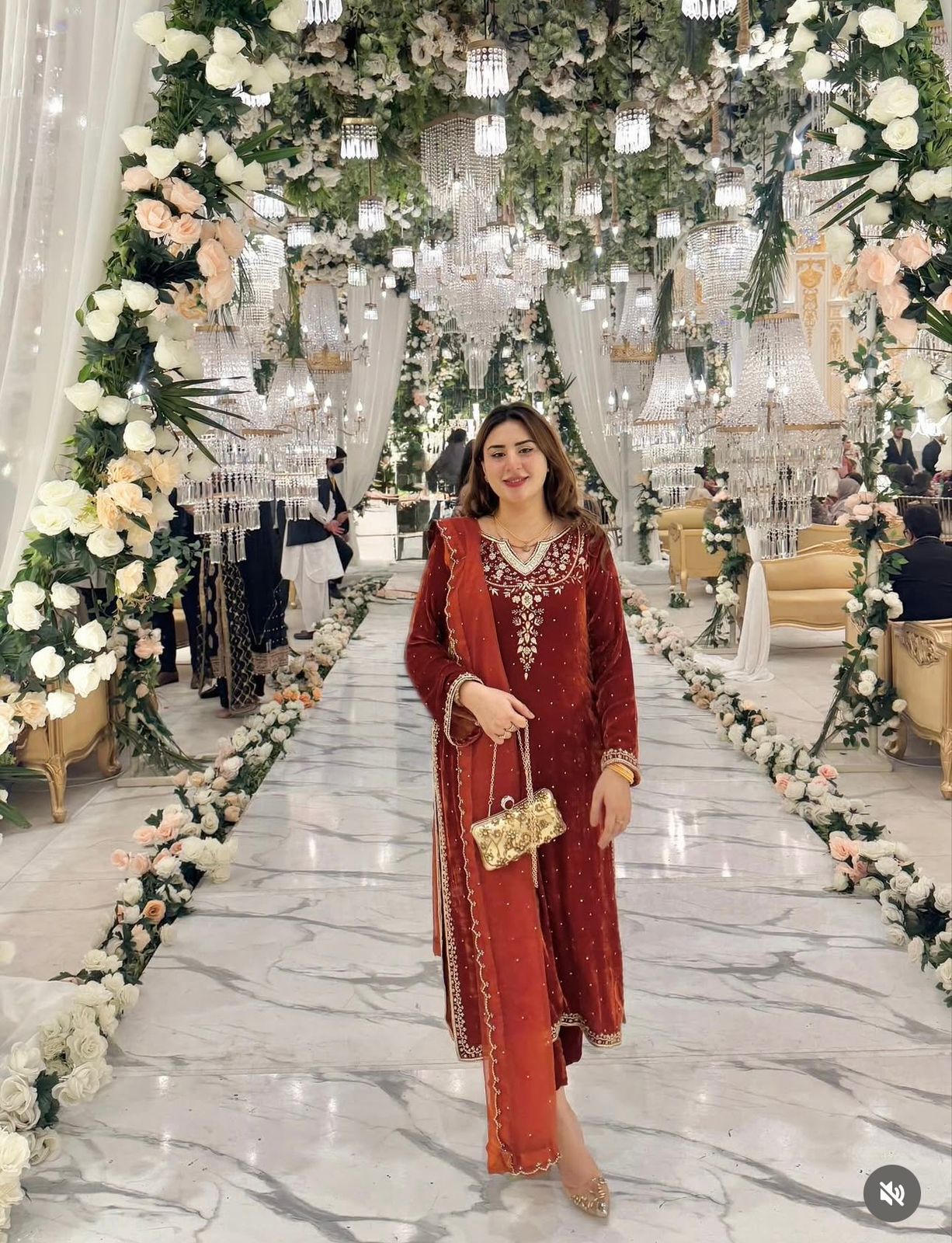 👜launching new design velvet *(top&pent&dupatta) reddy to wear look design