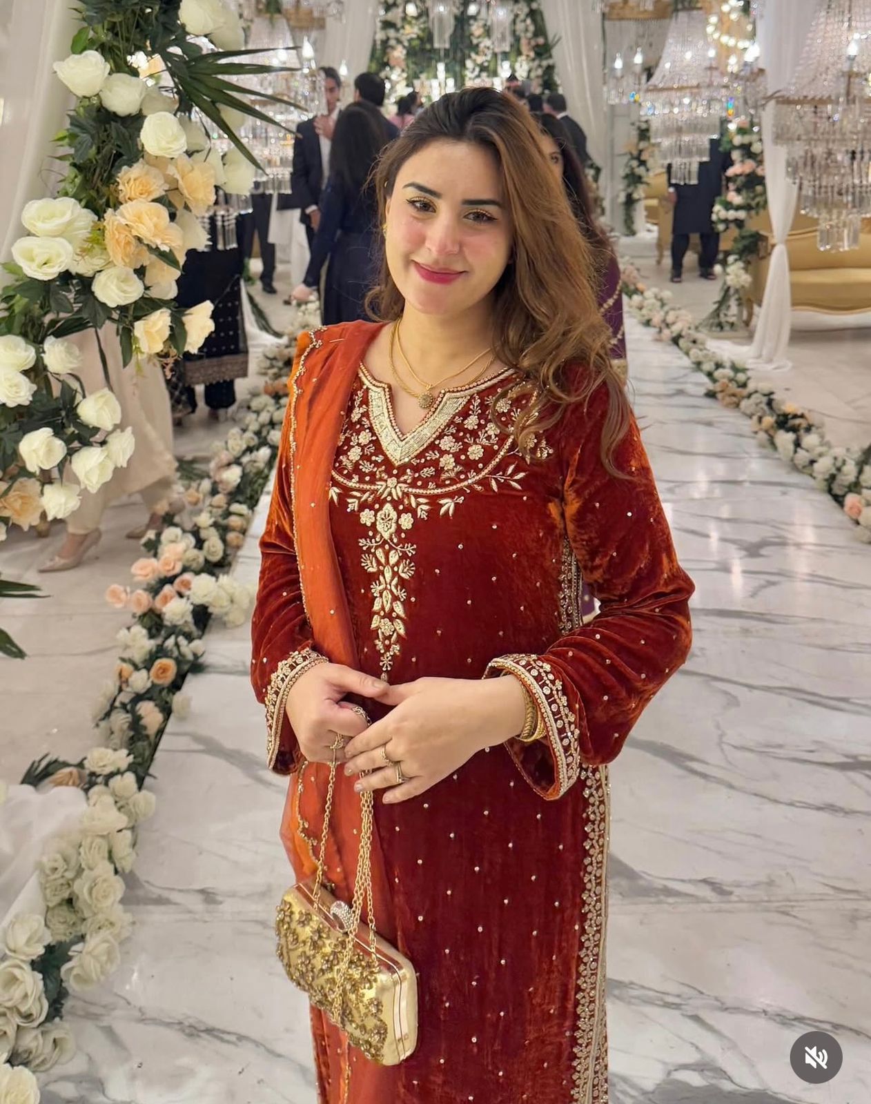 👜launching new design velvet *(top&pent&dupatta) reddy to wear look design