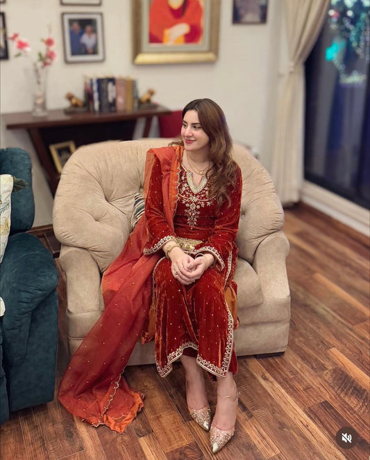 👜Launching New Design Velvet *(Top&Pent&dupatta) Reddy To Wear Look Design