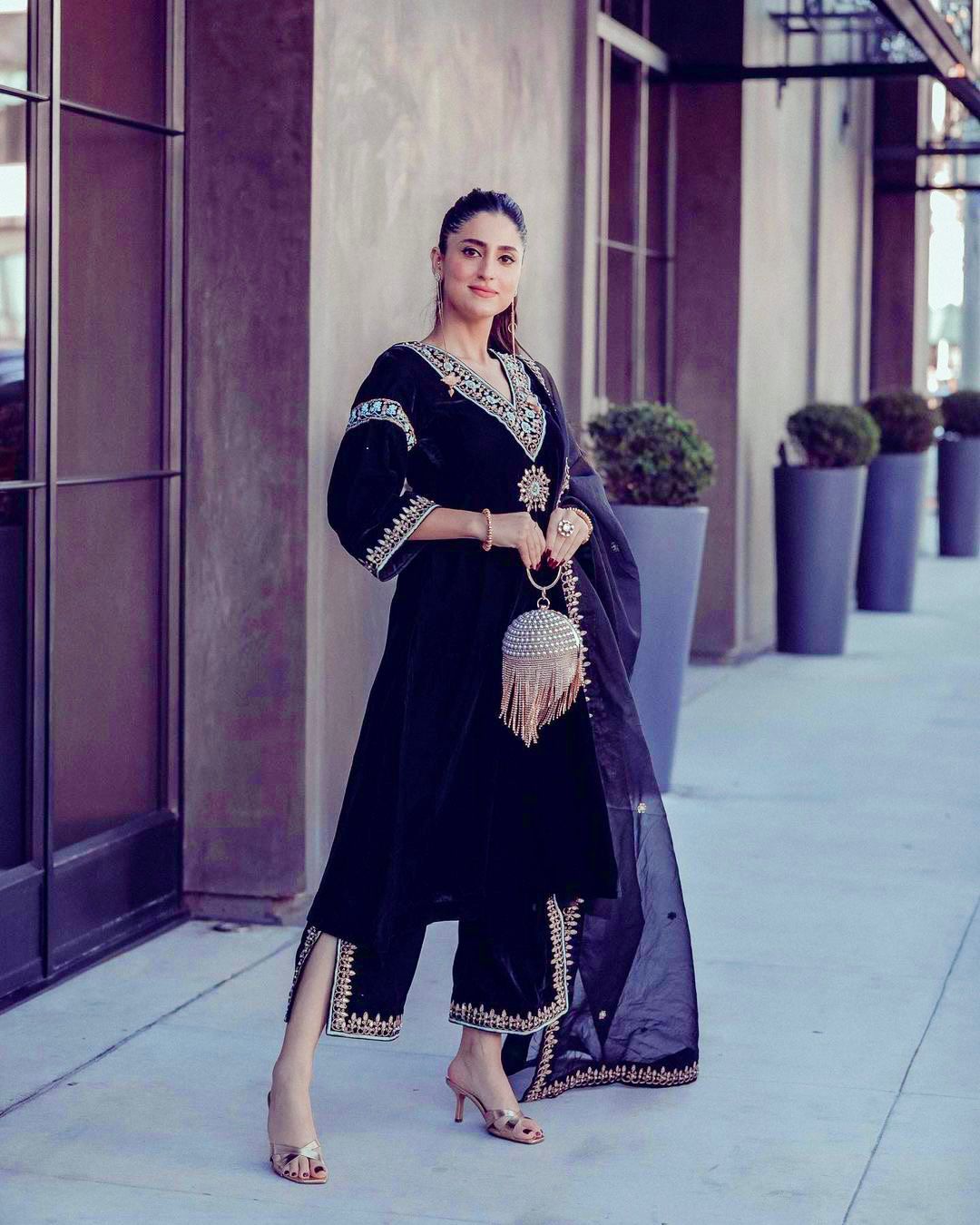 🦋 đěsigner party wear look heavy pure viscose velvet top plazzo pent & dupatta set