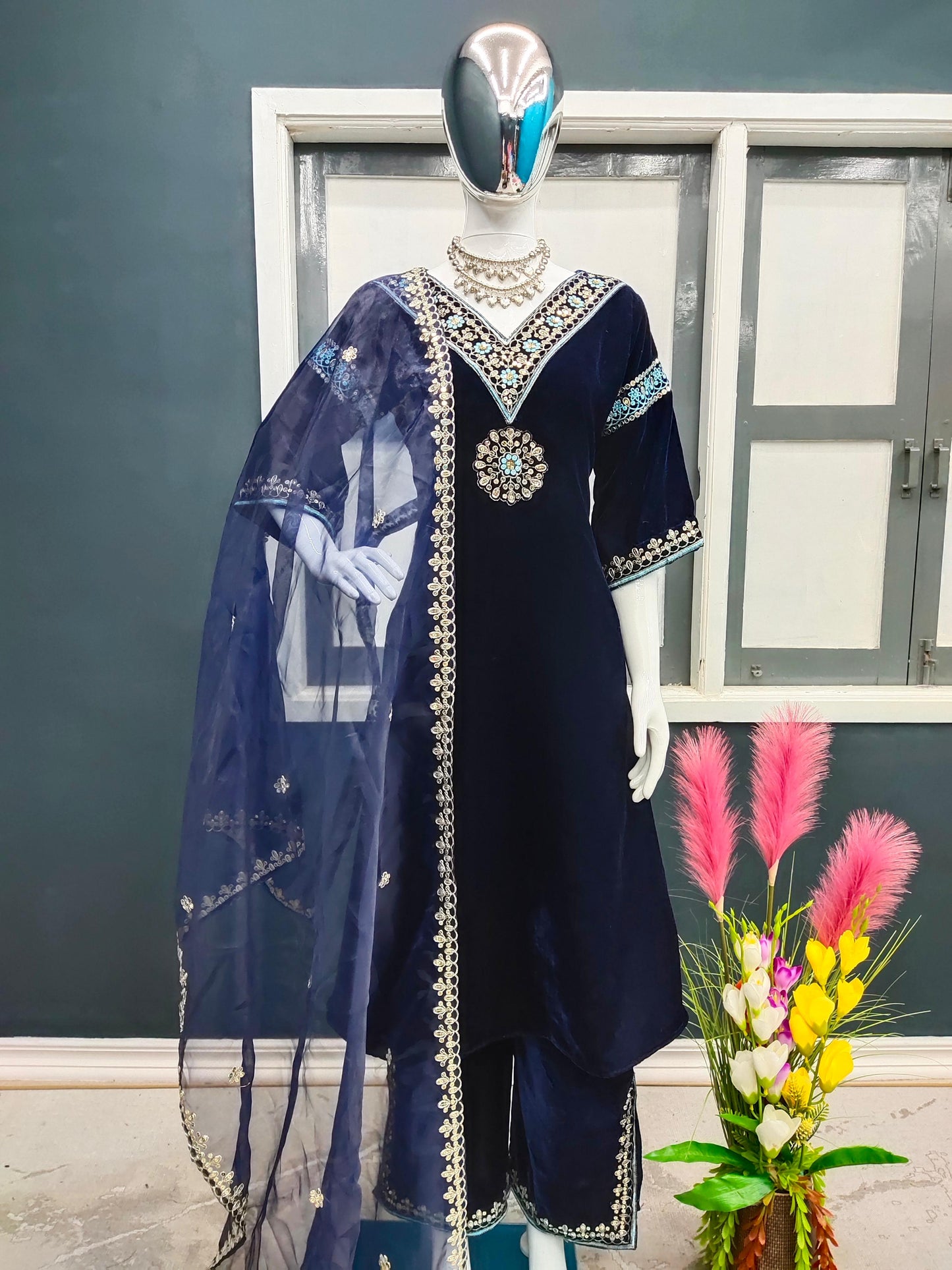 🦋 đěsigner party wear look heavy pure viscose velvet top plazzo pent & dupatta set