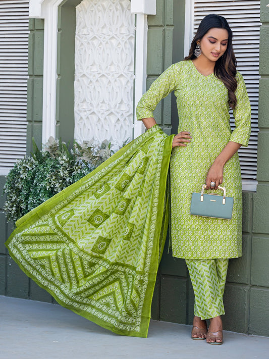 Elegant Parrot Printed Kurta Set with Coordinated Dupatta