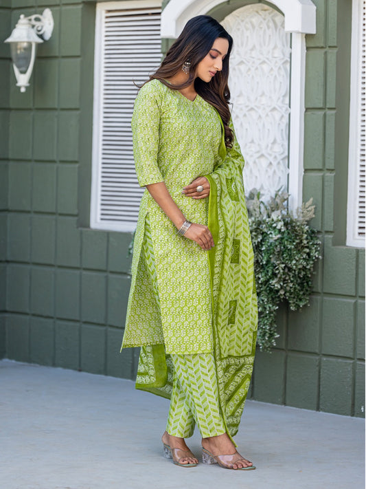 Elegant Parrot Printed Kurta Set with Coordinated Dupatta