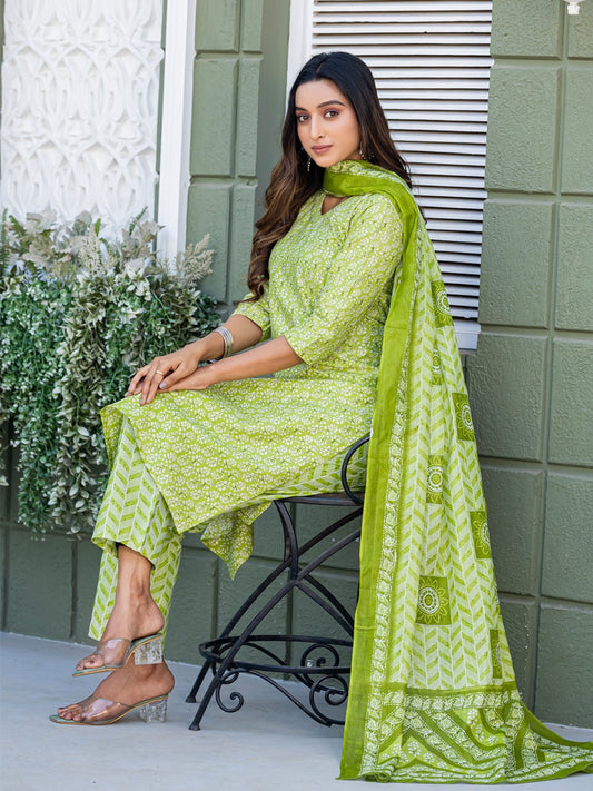 Elegant Parrot Printed Kurta Set with Coordinated Dupatta