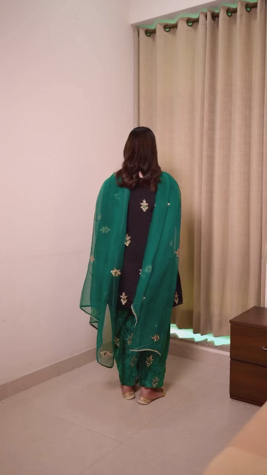 ENHANCE THE BEAUTY OF YOUR WARDROBE WITH THIS NEWLY LAUNCHED VELVET KURTI-PLAZZO SET