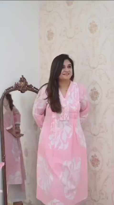 Elegant Baby Pink Floral Kurti Set – Soft Cotton Comfort